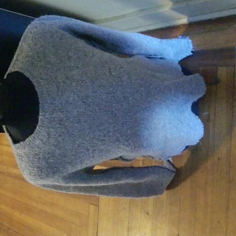 Swildens xxx,.sweater, size Large, gray